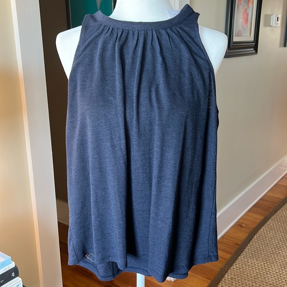 Banana Republic navy linen blend sleeveless top. Pleated neckline.